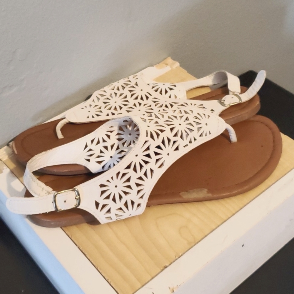 Olivia Miller sandals size 5/6 white & tan